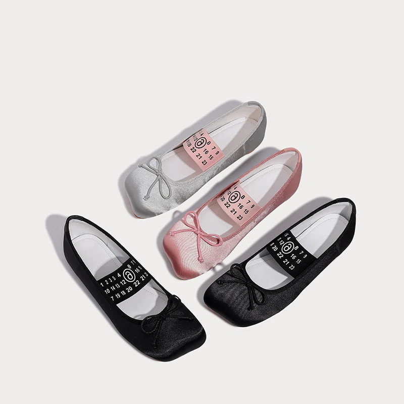 [Готовый запас] Балетки для женщин 2025 Новые атласные туфли с плоской подошвой в стиле Apple Head и бантом в стиле Mary Jane