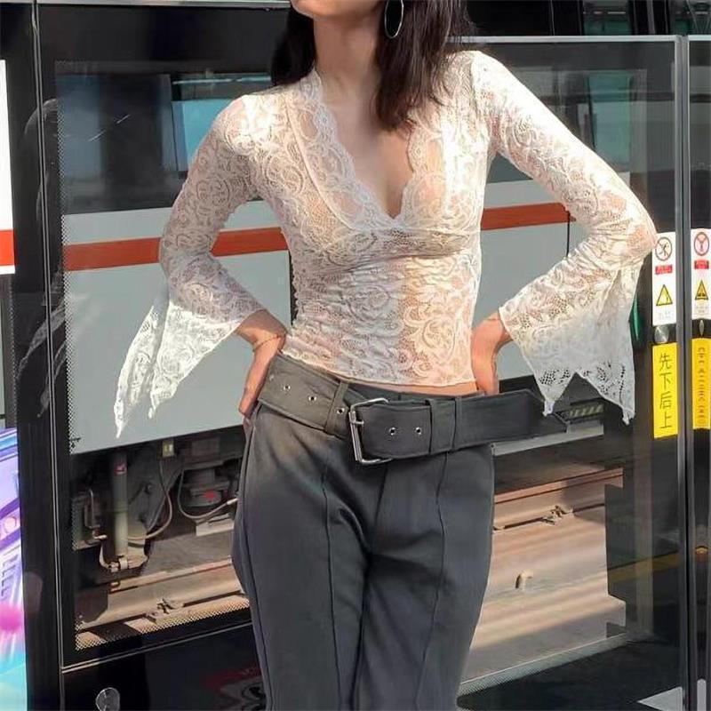 Designed Sexy V Neck Lace Shirt for Women in Early Autumn, Waist Slimming Look Bottoming Shirt, Pure Desire Slim Fit, Long-Sleeved Top