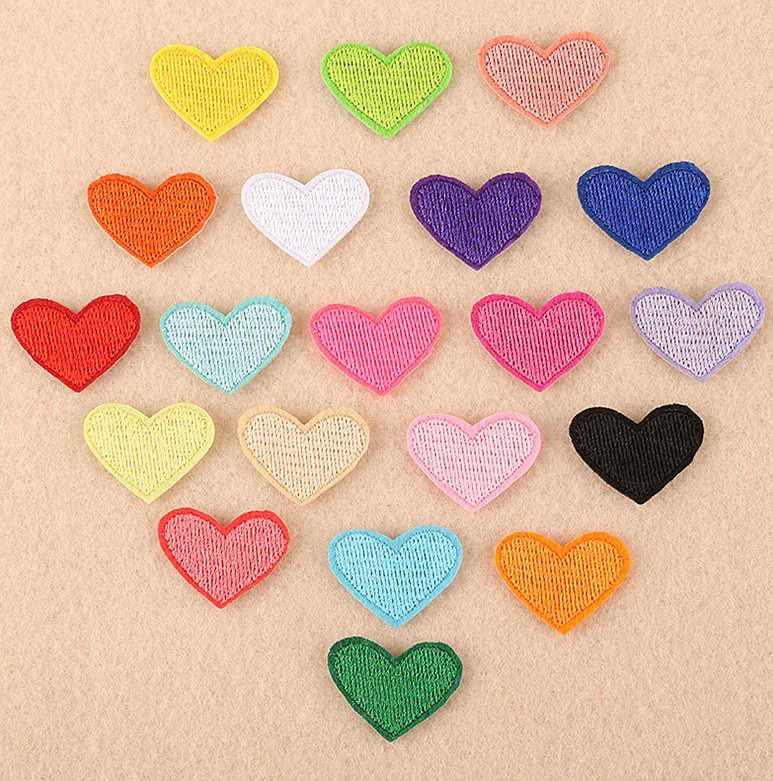 小爱心衣服装饰贴布贴花全刺绣辅料徽章衣贴心形小心心彩色小号心
