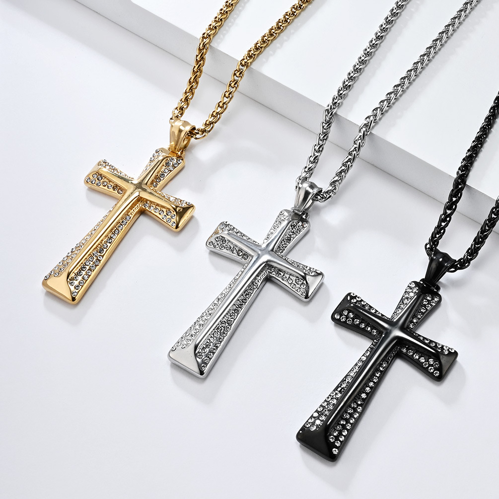 Gouden kruisketting van titaniumstaal met strasssteentjes_voghion.com