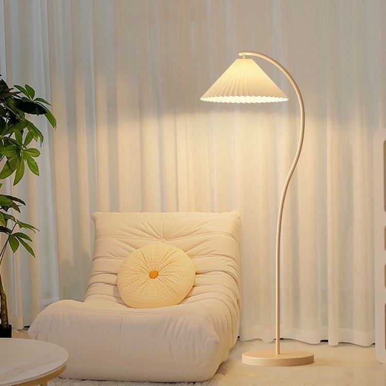 Simple Modern Iron Ceiling Light for Living Room and Bedroom, 3-Color Adjustable, Remote Control, Voice Control