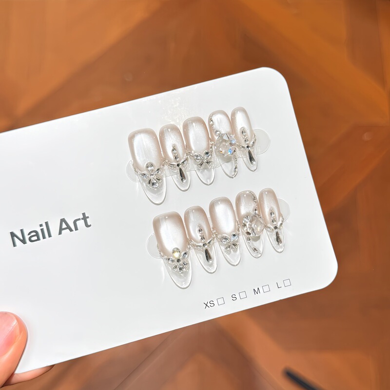 [Cold Moonlight] Pearl-like crystal cat-eye 3D butterfly zircon design, exuding a cool and elegant aura, handmade nail art