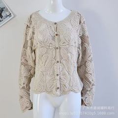 クロスボーダーの人気商品の純色のニットのフックの透かし彫りのボタンの長袖の通勤の街頭のレジャー風の女性の上着