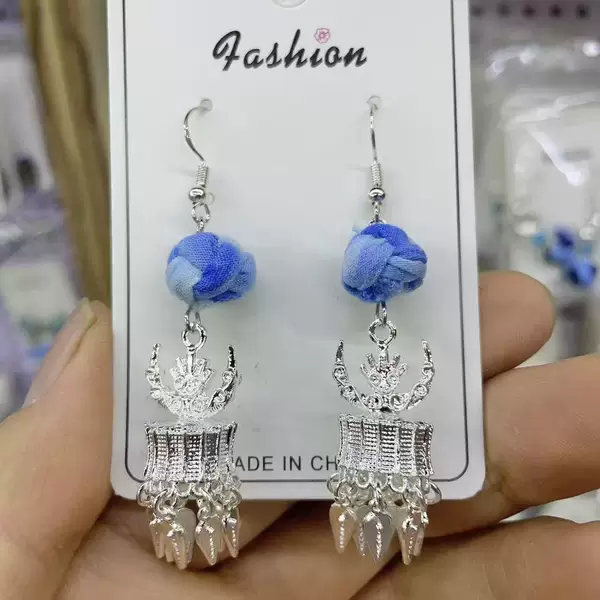 Yunnan Dali ethnic blue tie-dye earrings hand-woven manufacturers wholesale