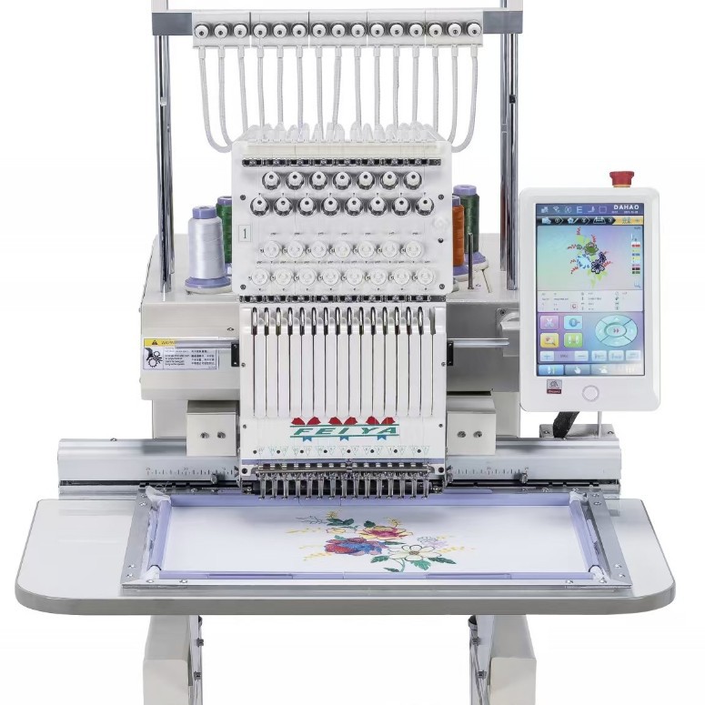 Máquina de bordar de una sola cabeza y 12 agujas a estrenar al por mayor máquina de bordar por computadora automática de una sola cabeza y múltiples agujas de escritorio de alta velocidad tres en uno