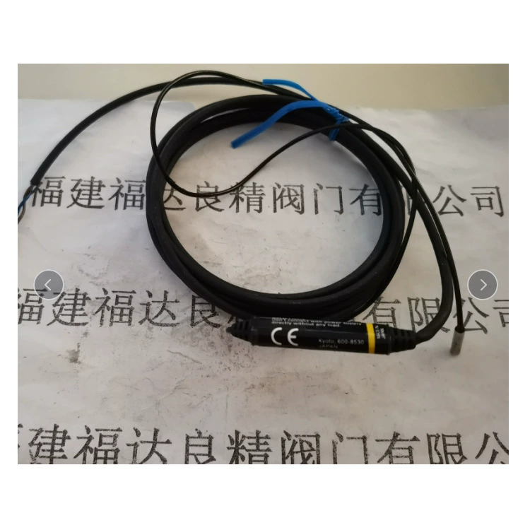 E2EC-CR8D1 2M близок к выключателю
