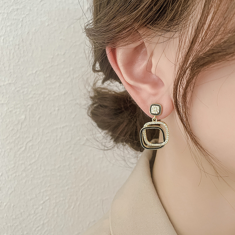 Geometric square retro elegant design earrings