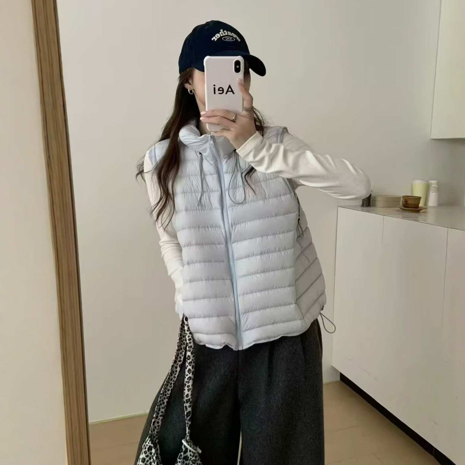 Cross-border Pinghu autumn and winter down vest, 2026 autumn new collection, 90% white duck down, ribbed design, women's loose-fitting short vest