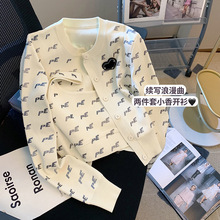 白色字母爱心印花针织套装女秋季2023新款洋气显瘦吊带开衫两件套