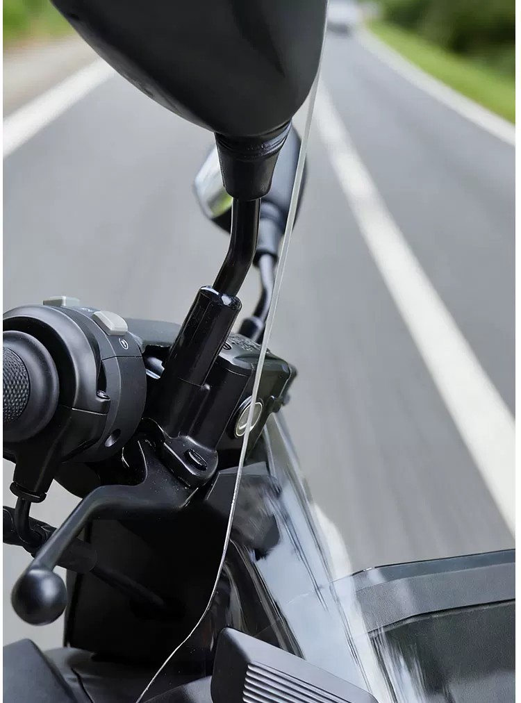 Suitable for the front windshield of the Wuyi Yilong SR150R, a heightened transparent modified windscreen chest protector accessory