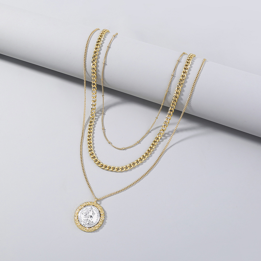 Fashion Round Pendant Necklace Diamond Alloy Clavicle Chain display picture 4