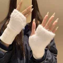 新款ins风半指毛绒手套高颜值公主保暖秋冬款手袜可触屏学生上课
