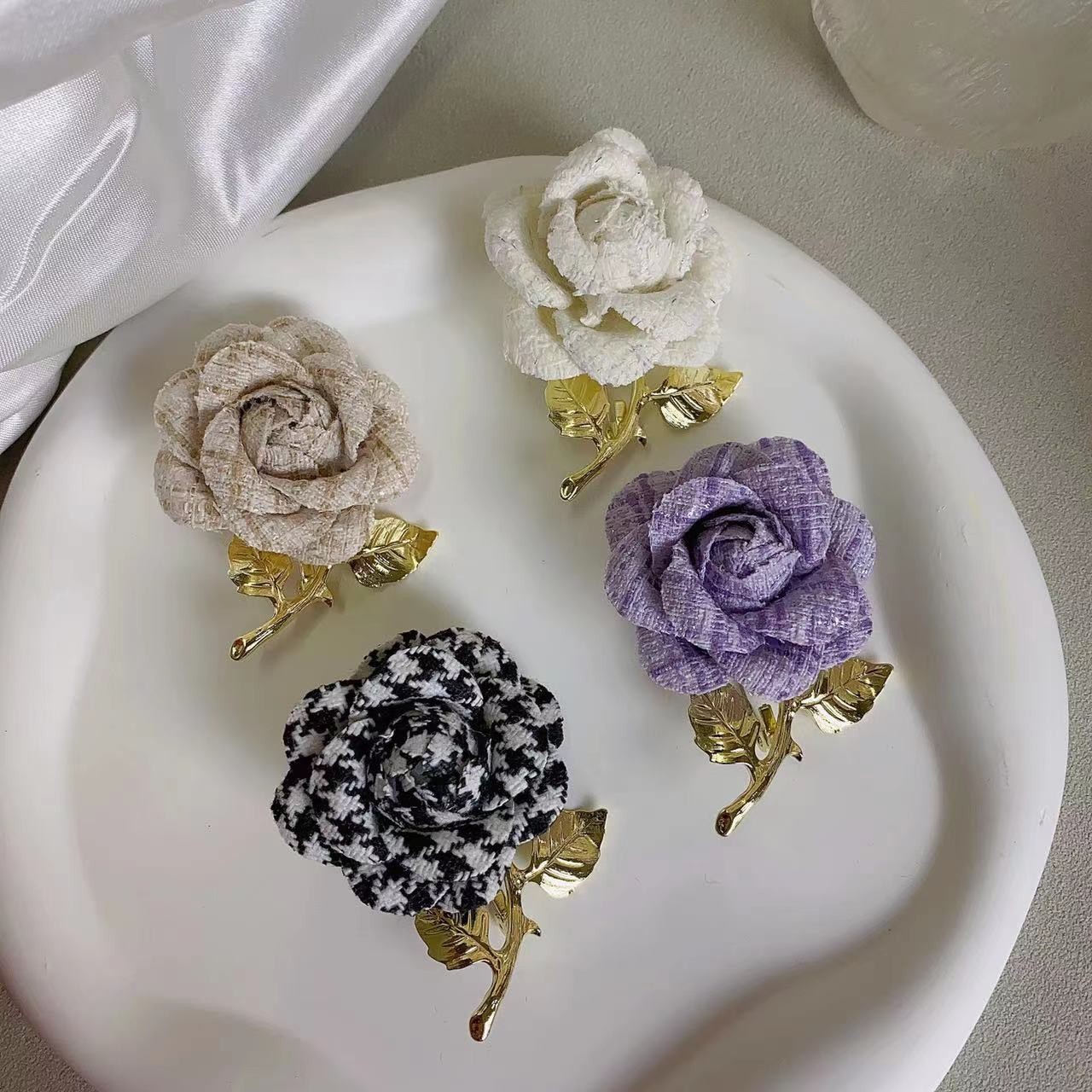 Elegant Flower Cloth Plating Women's Brooches display picture 1
