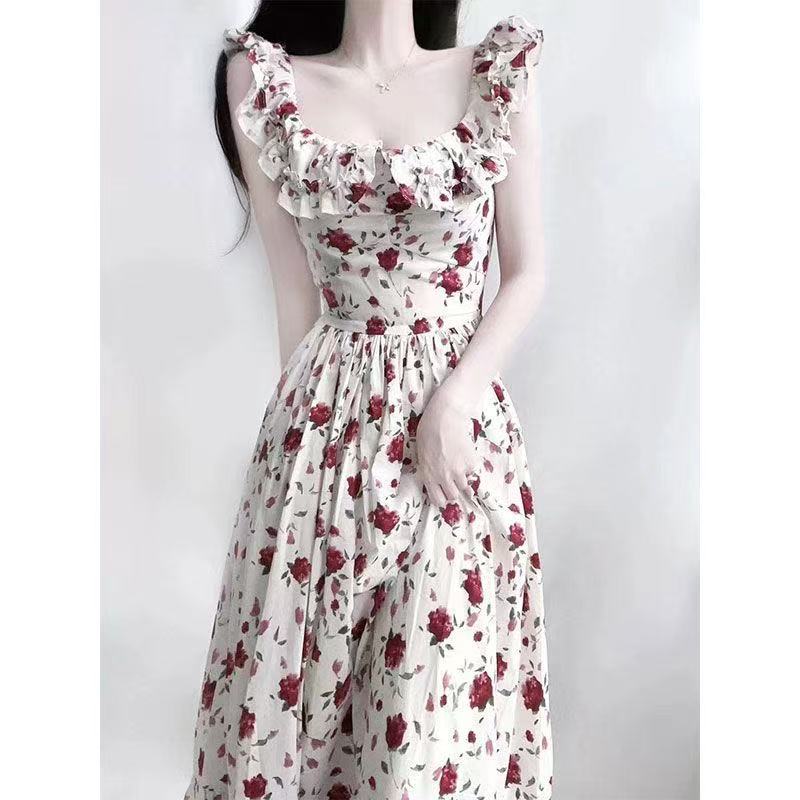 法式气质收腰飞飞袖玫瑰花连衣裙女夏季新款甜美方领荷叶边长裙