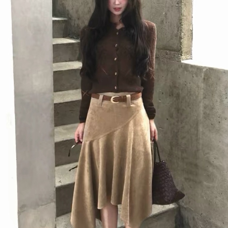 "Chestnut Autumn" retro diamond-patterned jacquard knit cardigan for women, slim fit, short style, versatile and elegant outerwear "Chestnut Autumn" retro diamond-patterned jacquard knit cardigan for women, slim fit, short style, versatile and elegant outerwear