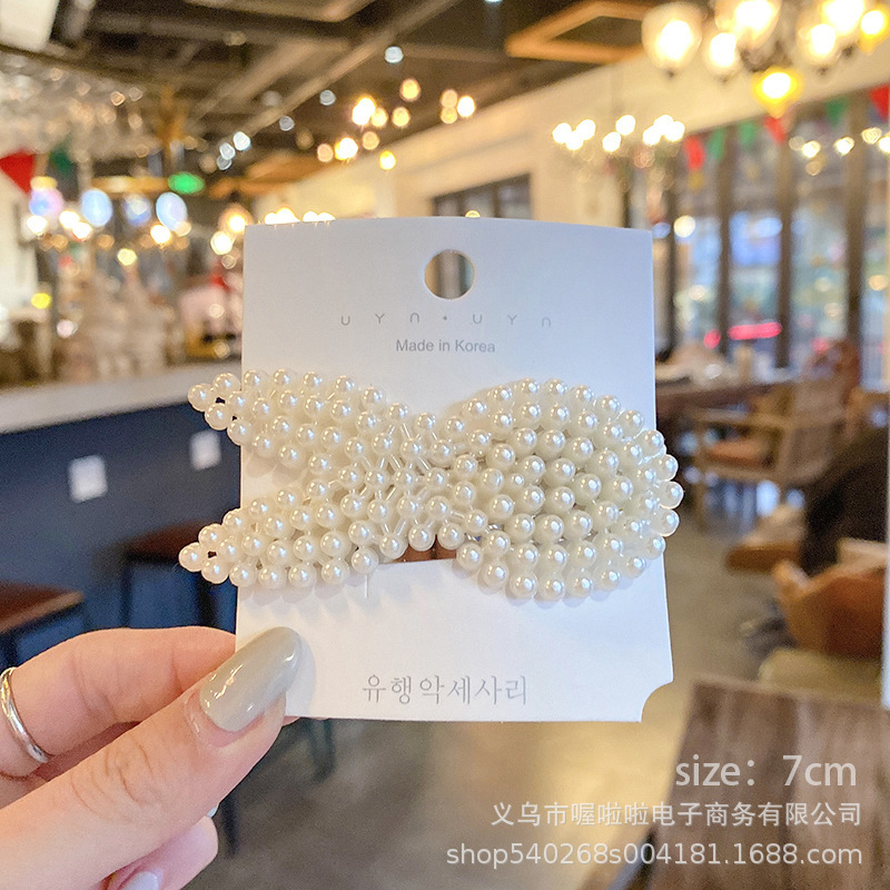 Pasador de pelo de perlas de alta gama estilo francés para mujer, clip para flequillo lateral, elegante clip para el pelo de la frente, accesorio para el pelo tipo pico de pato.