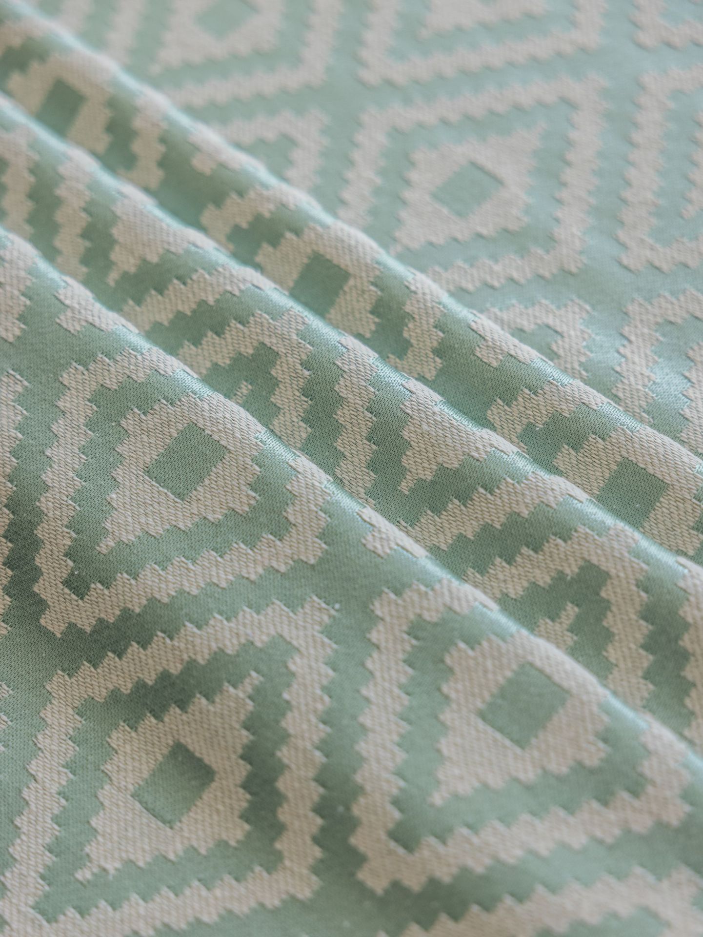 绿色小菱形 四个白流苏