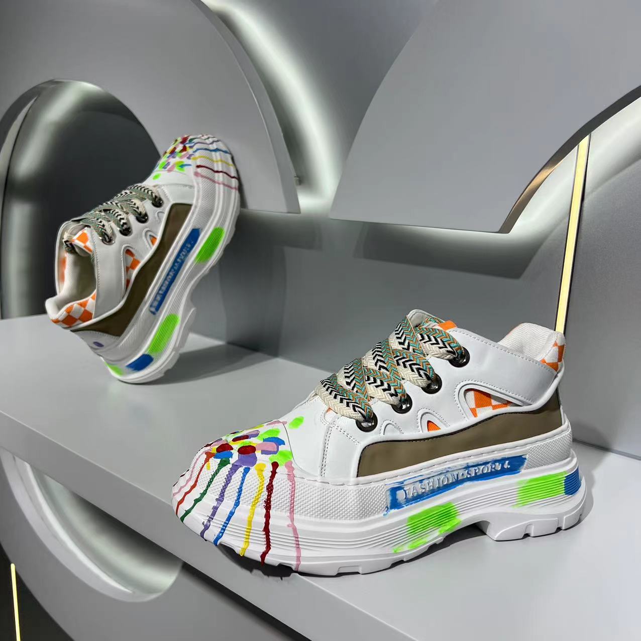 Casual Sneakers For Men With Personalized Graffiti Design_voghion.com