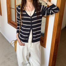 薇颂服饰2025秋季新款女装韩系小众设计感撞色假两件条纹针织衫女