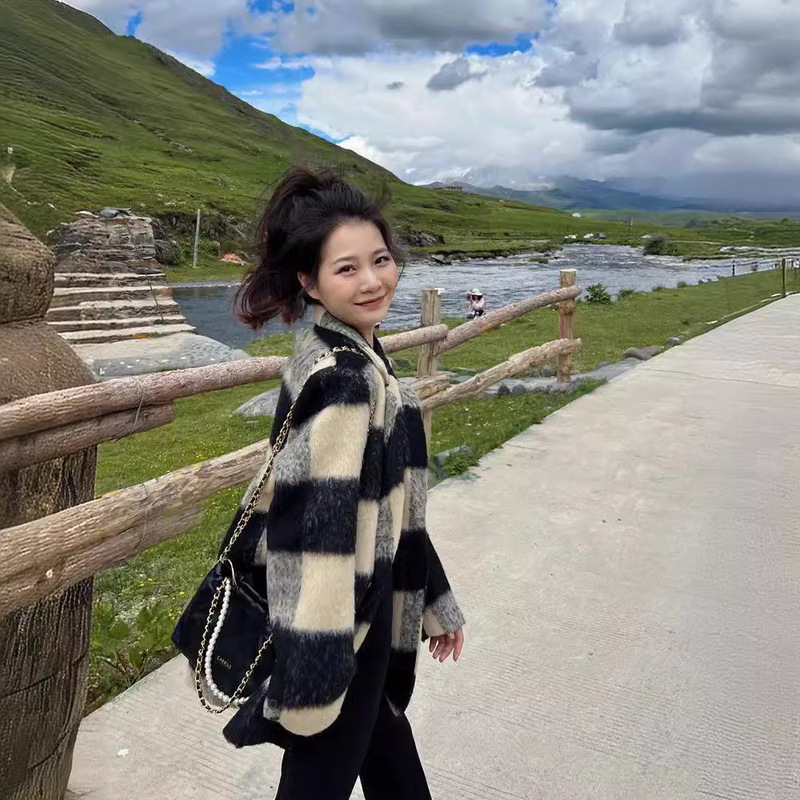 New Short Plaid 2025 Woolen Suit Jacket Autumn and Winter Thickeneded Retro Woolen Outwear for Small People