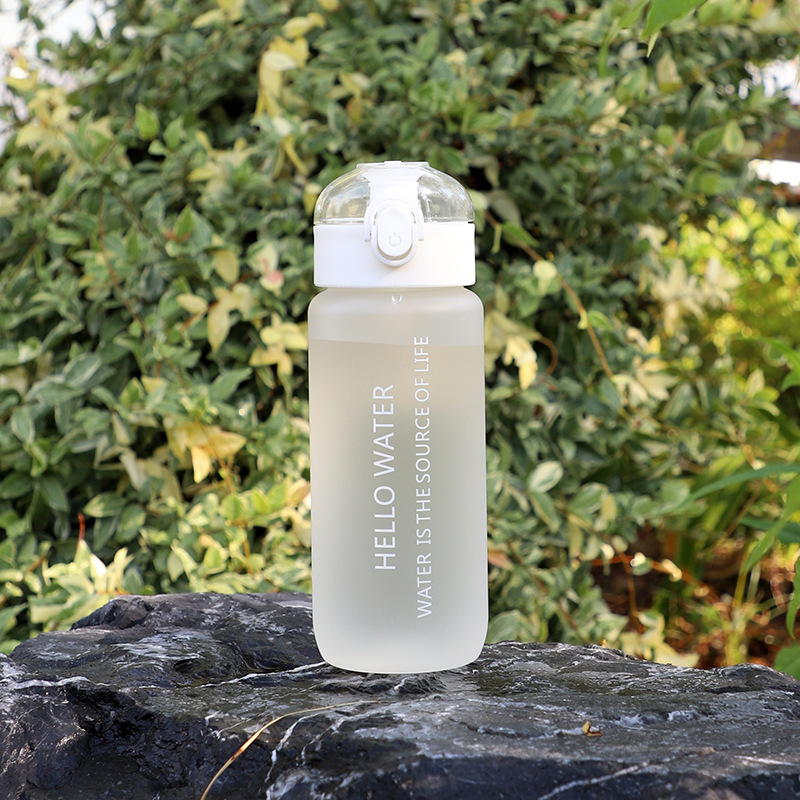 Hervidor deportivo esmerilado taza de plástico de alta capacidad portátil de 600ml taza de bebida directa deportiva al aire libre