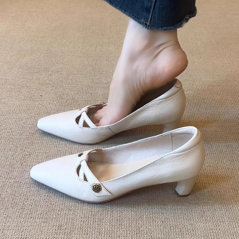 Zapatos de camellia retro franceses de punta punta punta 2026 primavera y otoño nuevos zapatos de tacones altos poco profundos temperamento universal zapatos marizhen