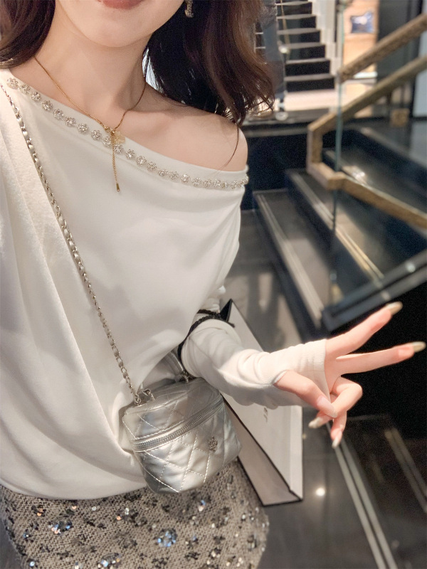 鱼兔子的兔子 斜领露肩亮钻长袖上衣女2025春秋新款设计感针织衫|undefined