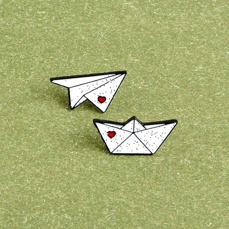 Simple Style Pin Heart Shape Paper Airplane Alloy Stoving Varnish Unisex Brooches display picture 3