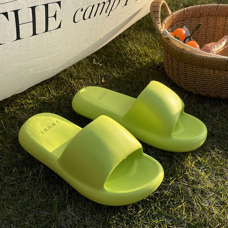 Zapatillas mujer transpirable fondo grueso y suave eva hogar interior antideslizante y desodorante ropa exterior de baño verano sandalias y zapatillas de hombre al por mayor