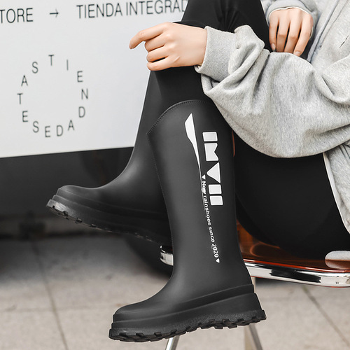 Korean Single Russian Fashion High-Cut Women's Rain Boots, High-End Slip-Resistant Long Waterproof Rubber Boots