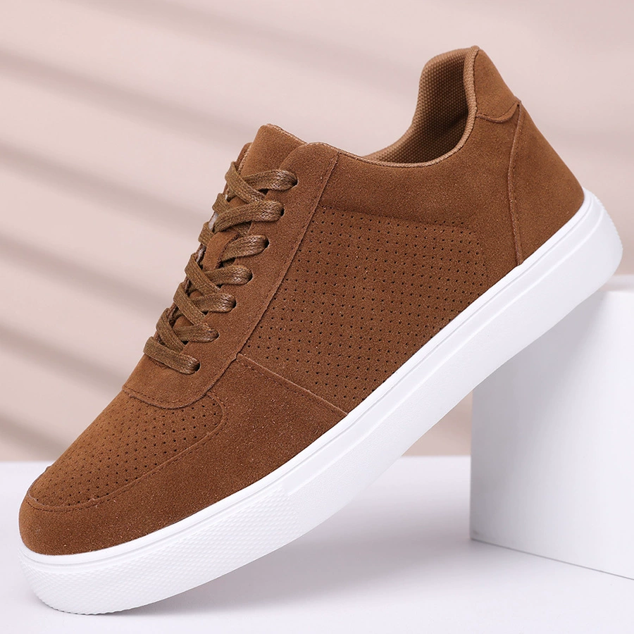 Прямые поставки с фабрики: мужские повседневные туфли из нубука, новые модели 2025 года, большие размеры, круглый носок, ретро стиль, модные кроссовки для внешней торговли и кросс-граничных продаж.