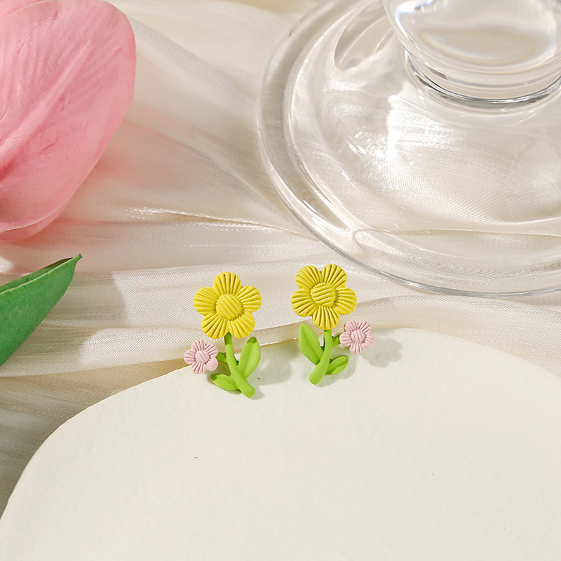 Silver Needle Spliced Flower Earrings display picture 4