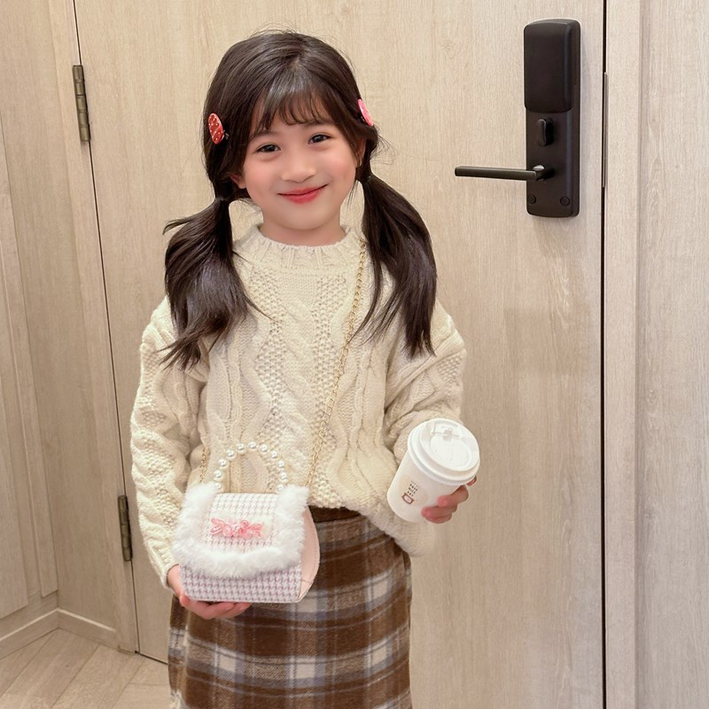 2025 bolsos de Año Nuevo para niños bolsos de perlas princesa de estilo cuadrado bolsos de hombro de cadenas de peluche niñas