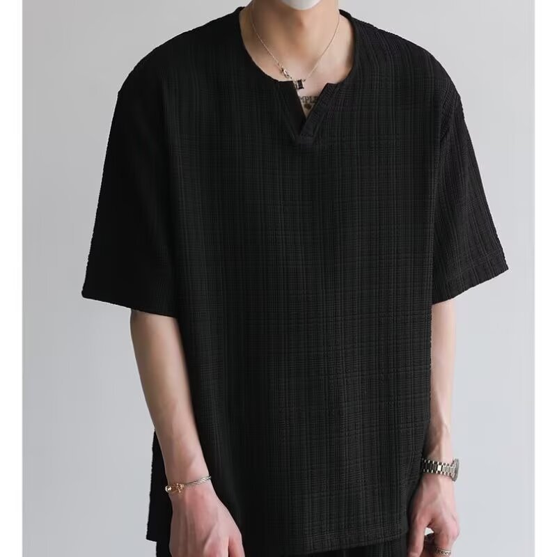 Verano nuevo estilo hielo seda manga corta hombres rayas textura manga de cinco puntos media manga cuello en V transpirable verano comercio exterior transfronterizo al por mayor