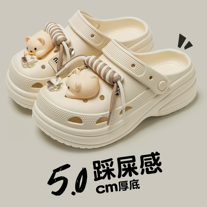 Zapatos con agujeros de dibujos animados para mujeres que usan 2025 nuevas medias zapatillas de verano