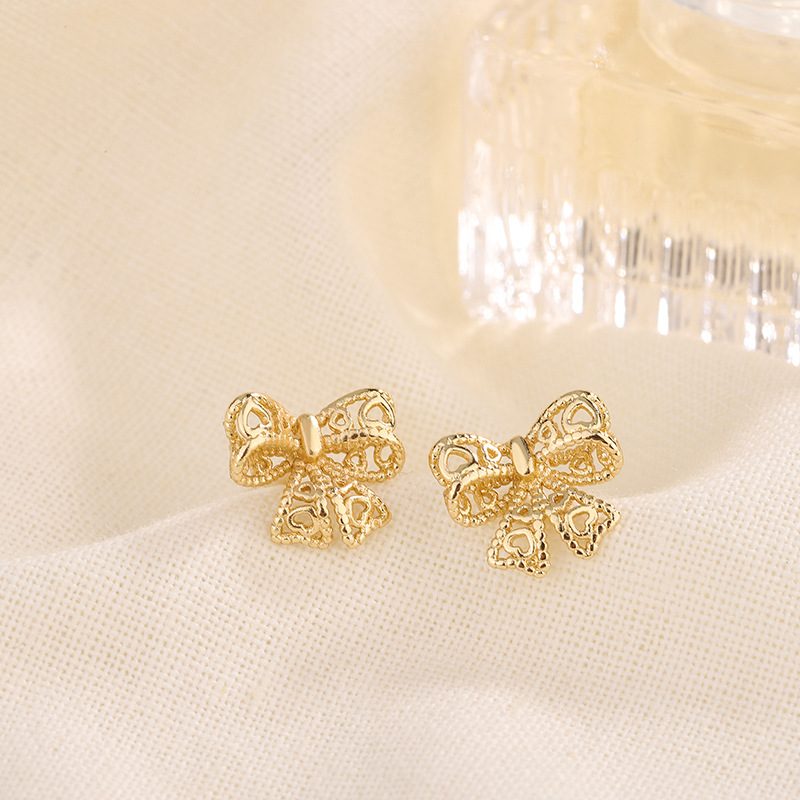 Simple Style Bow Knot Copper Plating Ear Studs 1 Pair display picture 1