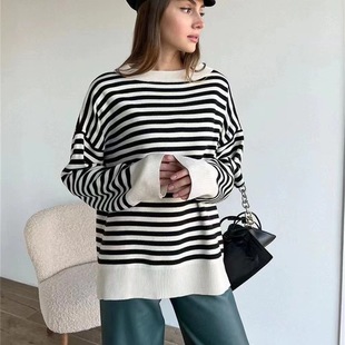 [欧美新款时尚撞色条纹圆领宽松毛衣女Striped Crew Neck Sweater]