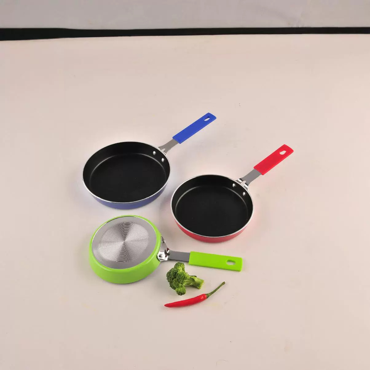 Mini pequeña sartén huevo pan 12cm colorido 14cm lindo utensilios de cocina 16cm al por mayor