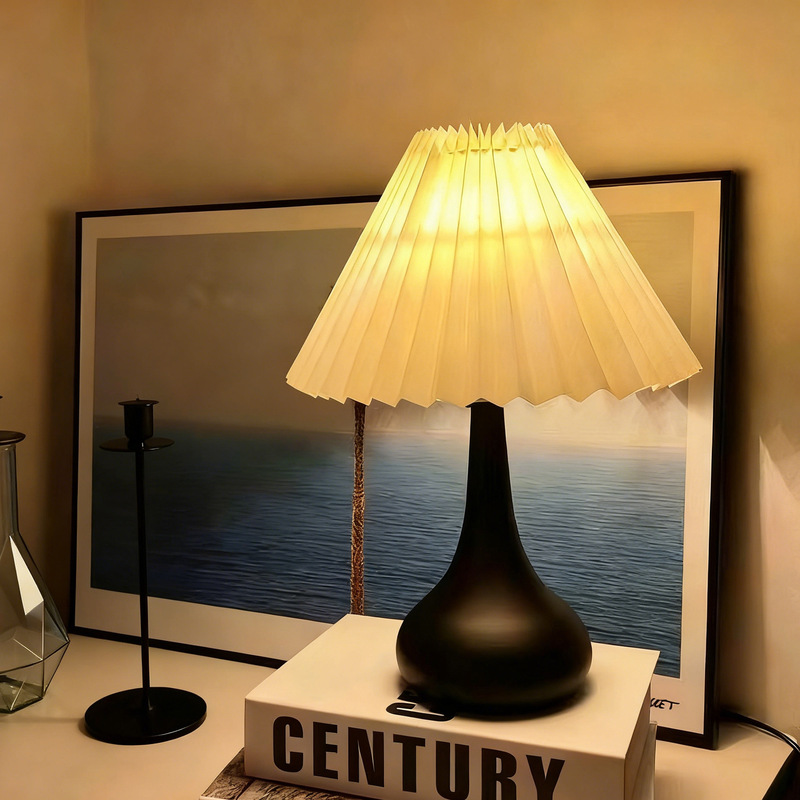 Middle Ancient Table Lamp Nordic Ins Retro Pleated Creative Bedside Dormitory Atmosphere Bedroom Girl Decorative Night Light