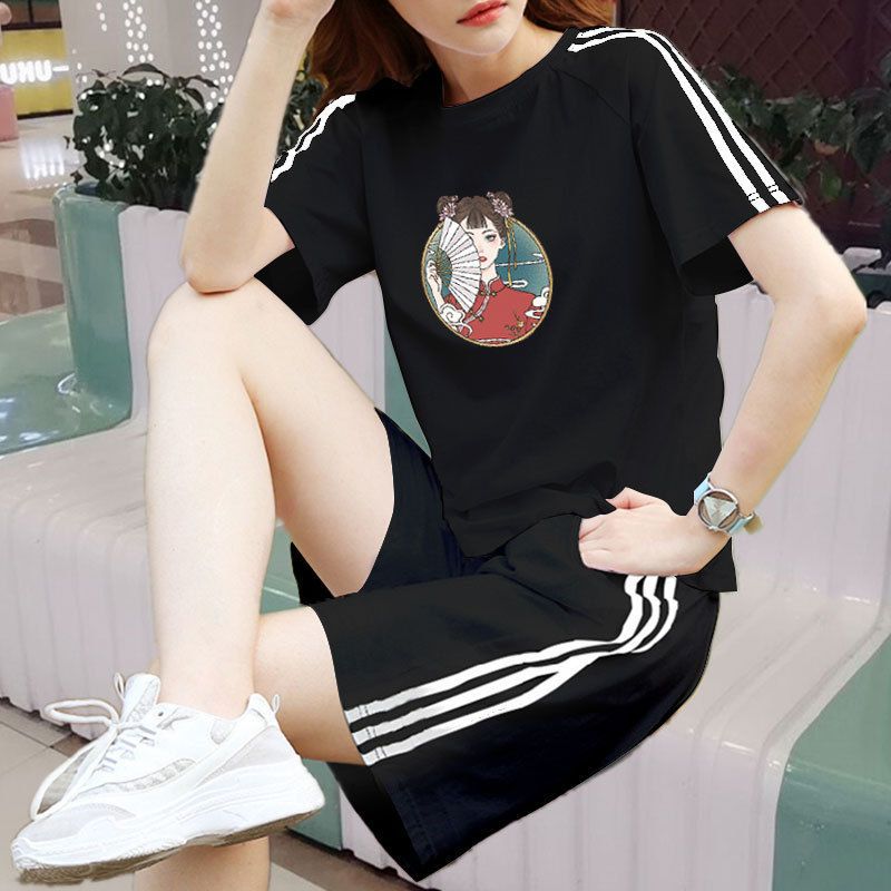 검은 양복 중국 스타일 여성