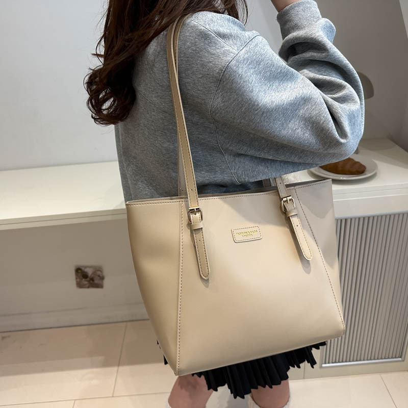 Bolsa de mano de viaje 2024 nueva alta capacidad axilar otoño / invierno popular este año bolso axilar de hombro único