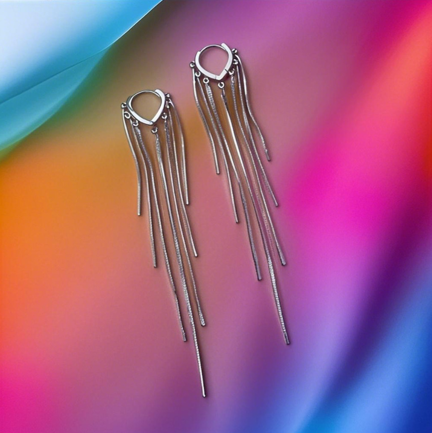 Temperamento inteligente, lujo ligero, pendientes de alta gama con borlas largas, diseño único femenino, con un nuevo modelo de hebilla de oreja 2025.