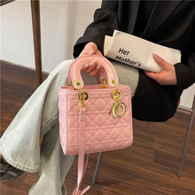 �ٴ��¿����r�������Ů�μ�б���������F�ٴ�Ů�������e�L