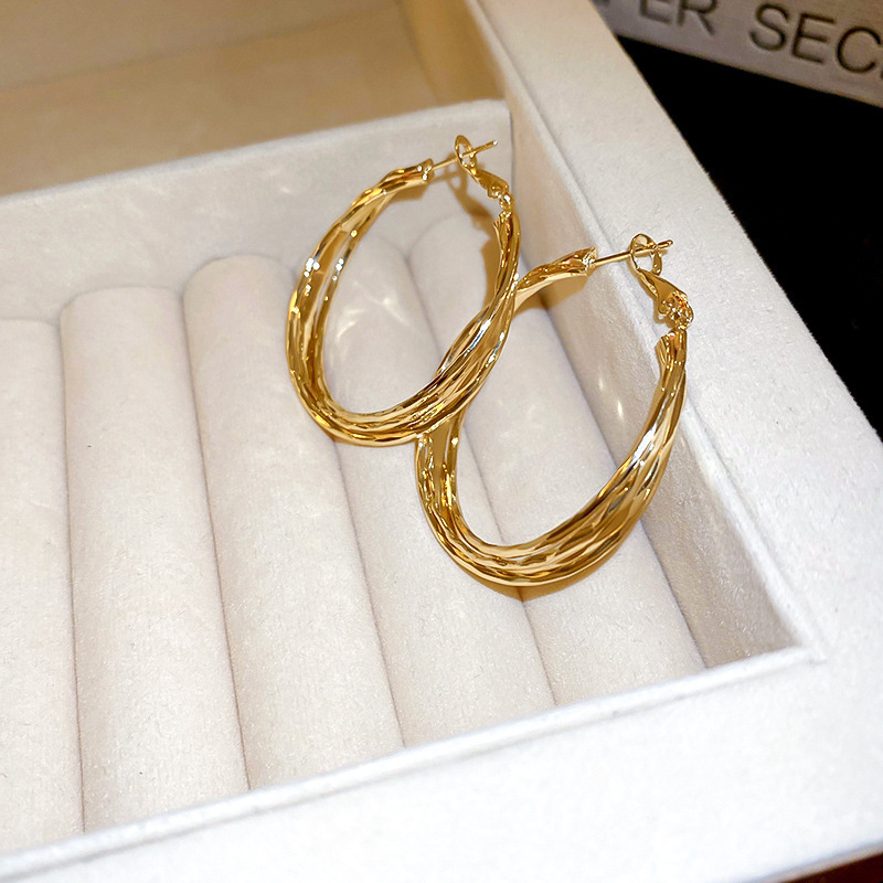 Pendientes de alta gama de lujo ligero transfronterizo de aguja de plata de galvanoplastia de oro real, pendientes de personalidad de nicho, pendientes de alta gama de moda al por mayor