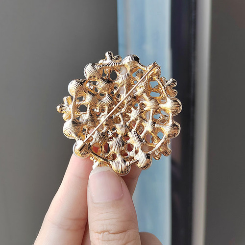 Large pearl brooch, diamond brooch, high-end lapel pin, clothing accessories, sunflower silk scarf buckle, foreign trade source