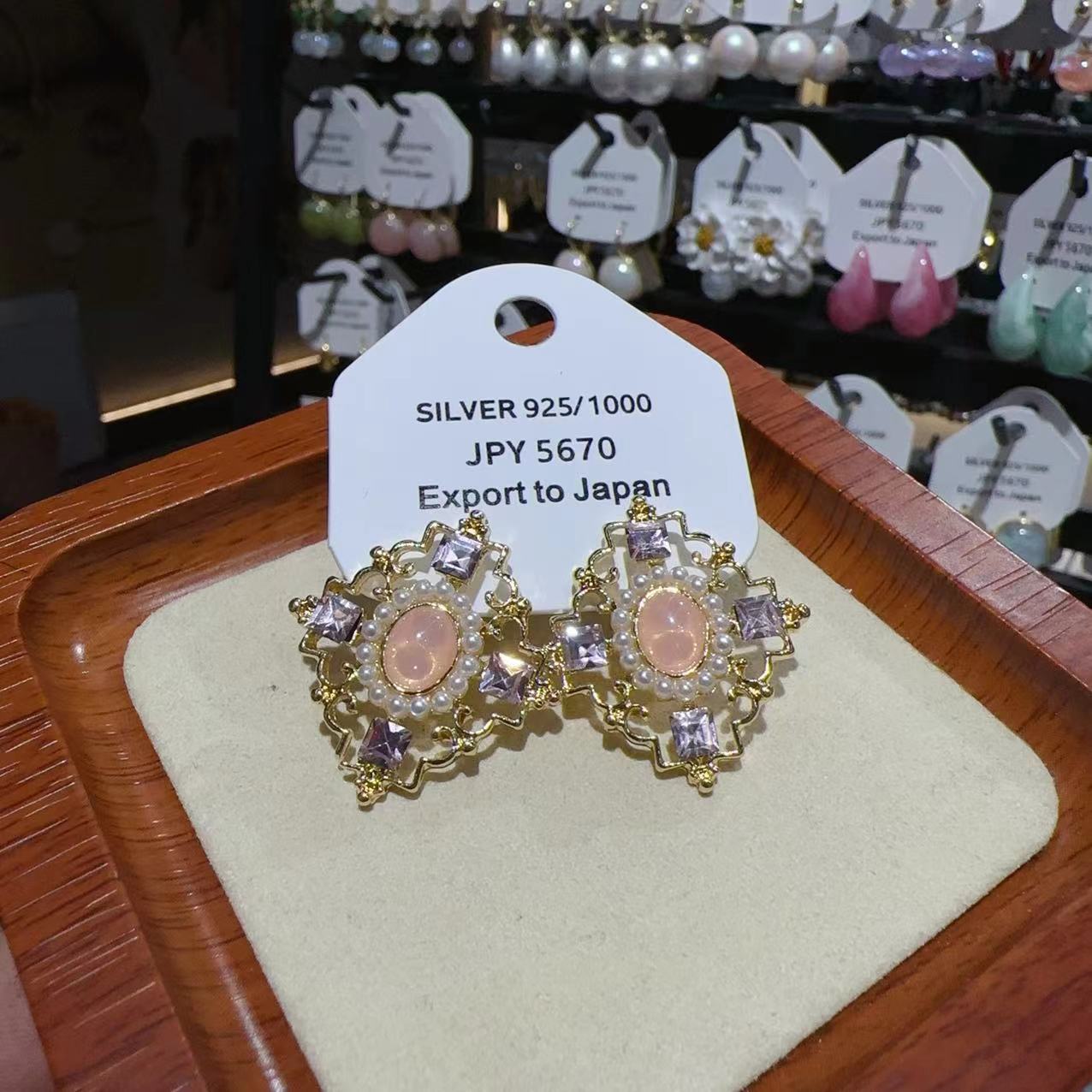 Vintage Court Style Earrings With Embedded Diamonds For Women_voghion.com