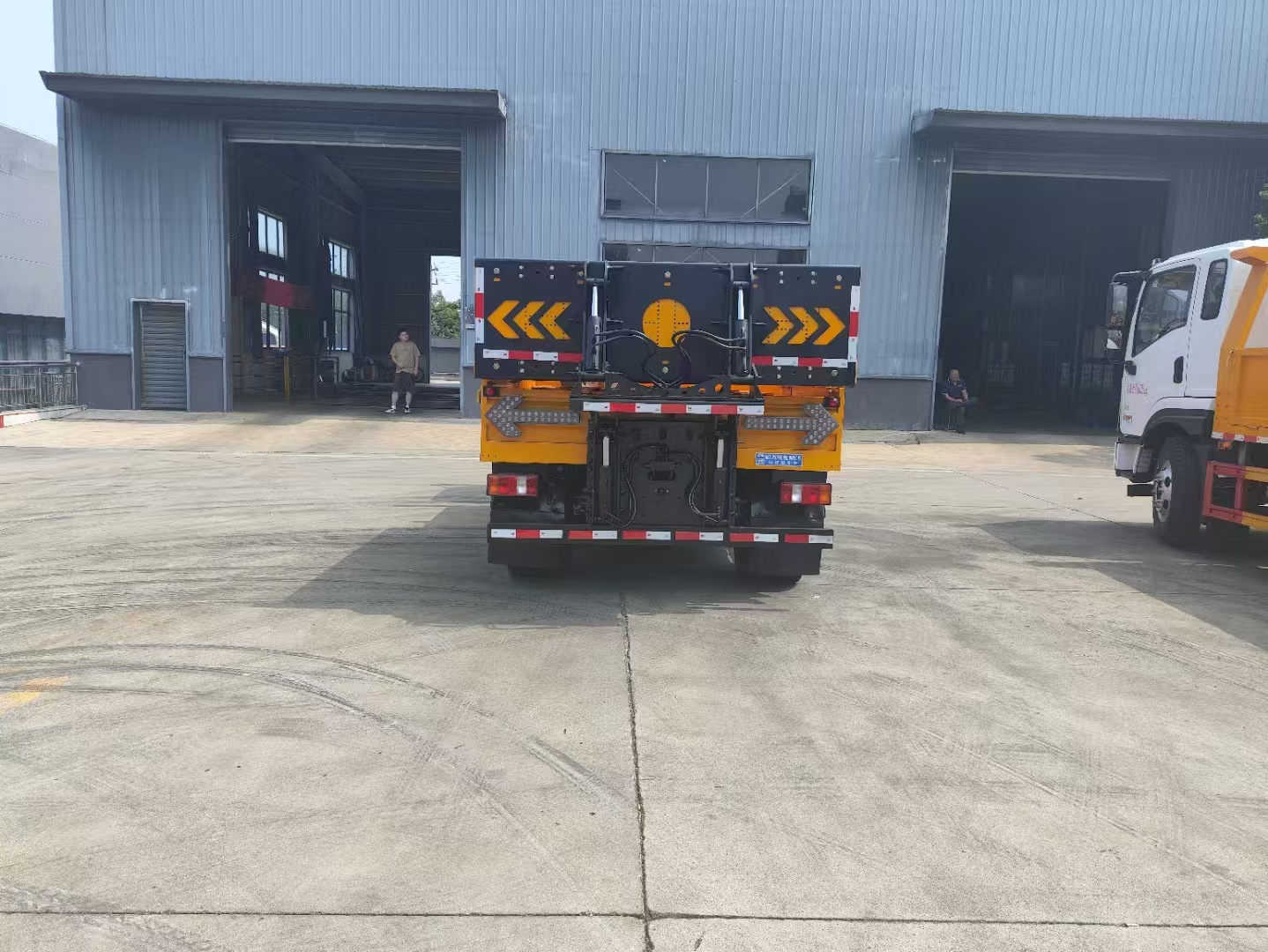 Road Construction Anti-Collision Buffer Vehicle Highway Anti-Collision Package Municipal Safety Anti-Collision Buffer Vehicle