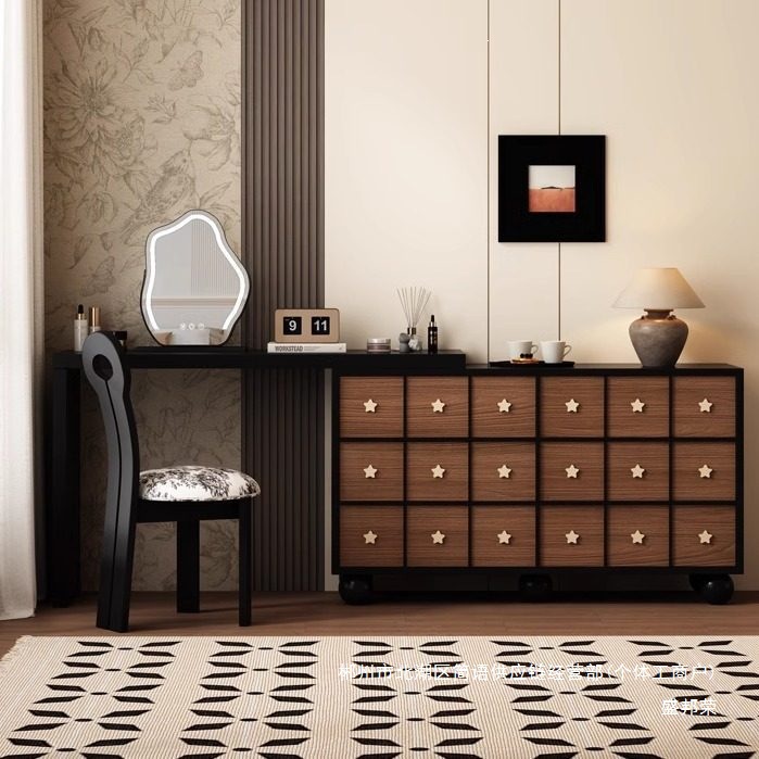 Fábrica directa de estilo medieval梳妆台 dormitorio moderno 2026 nuevo armario en una mesa de maquillaje dormitorio principal de madera sólida