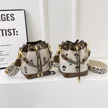 凯蒂小熊女包工厂2025新款小熊帆布女士水桶包单肩斜挎包腋下包