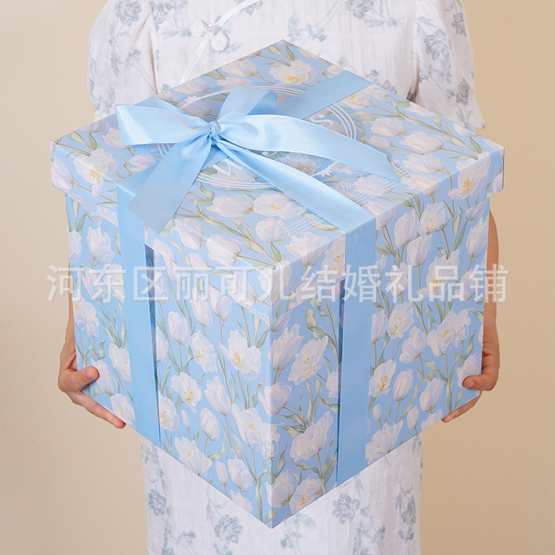 Tulip-themed gift box, a surprise birthday present for your girlfriend or best friend, large size, square shape, and high capacity for snacks
